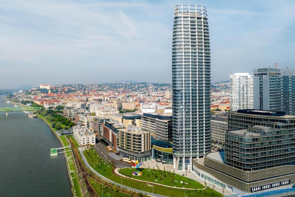 The First Skyscraper In Slovakia Apartment Bratislava Luaran gambar